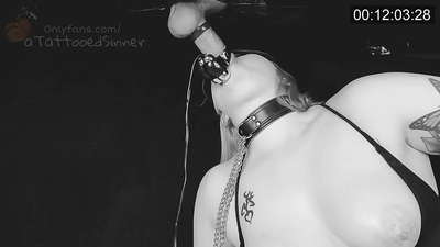 Bella ragazza cù tette perfette à u gloryhole